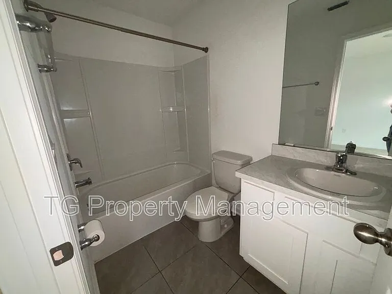 9015 Gifford Dr — Photo 16