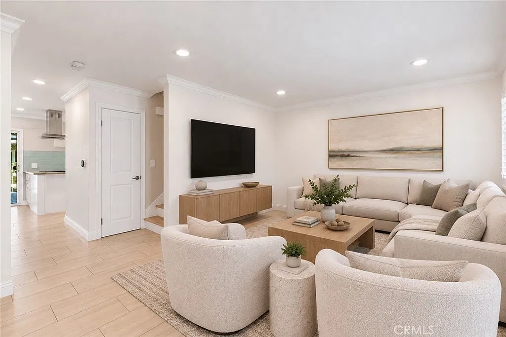 3 bed, 2.5 bath, 1240 sqft, $4,300 — Photo 1