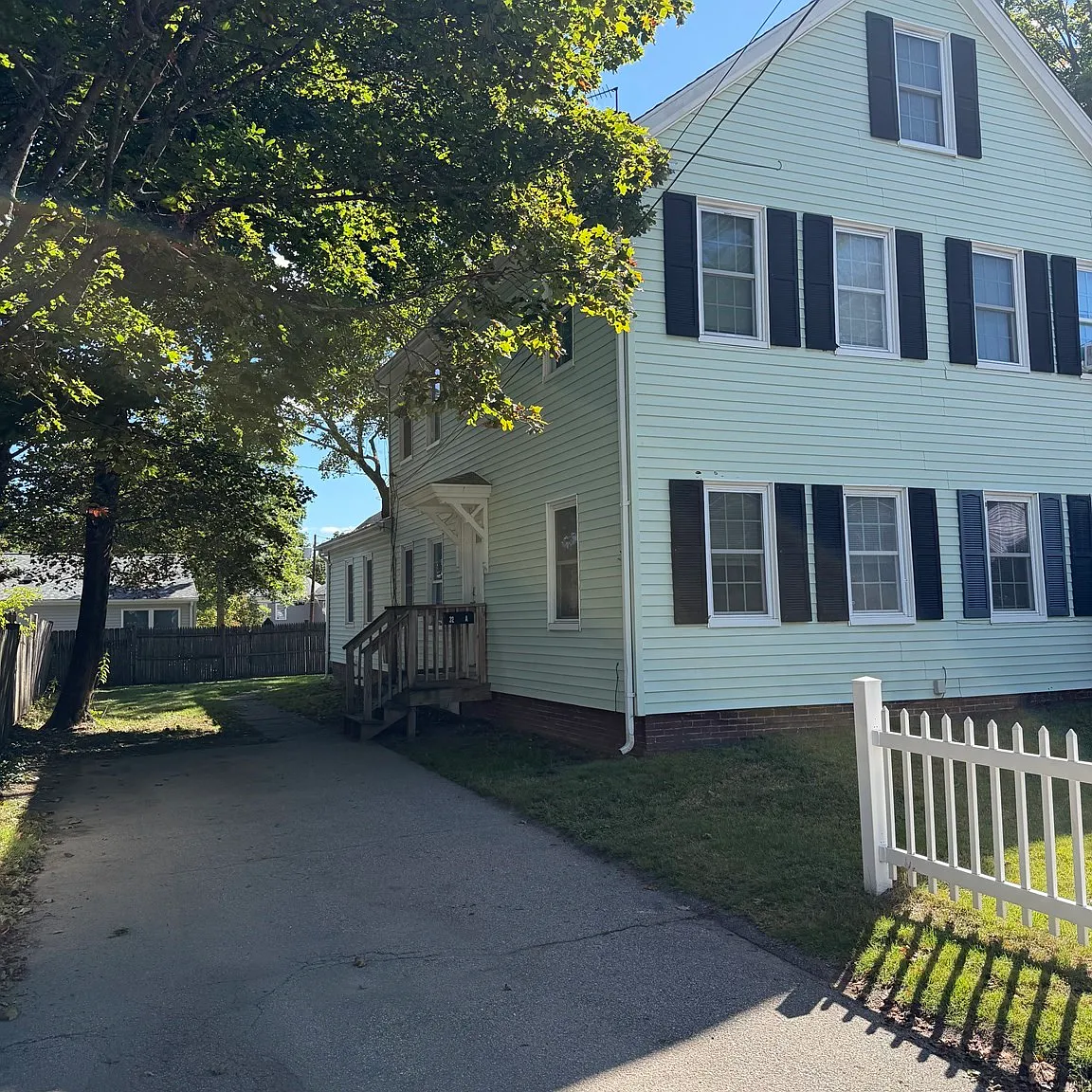 2 bed, 1.0 bath, 968 sqft, $2,300 — Photo 1