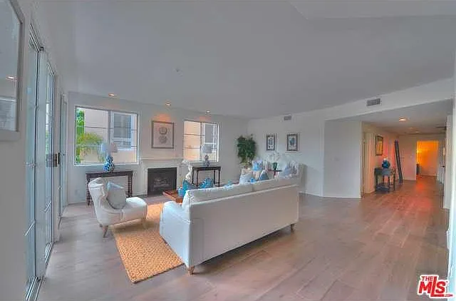 2 bed, 1461 sqft, $5,000 — Photo 3