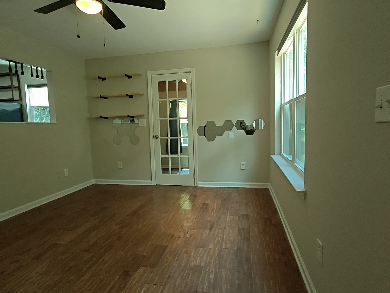 3 bed, 1015 sqft, $1,950 — Photo 3