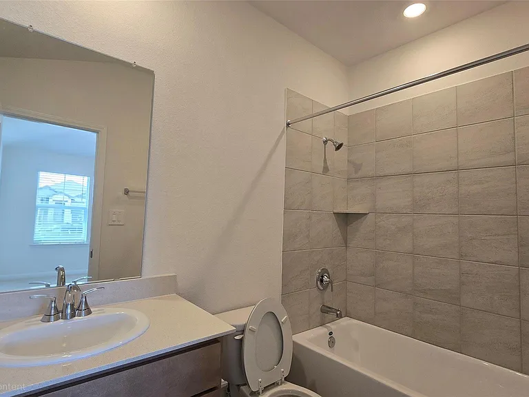 122 Holmby Dr — Photo 5