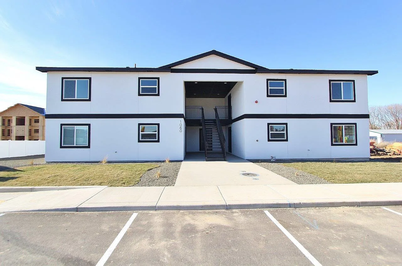 2 bed, 930 sqft, $1,475 — Photo 1