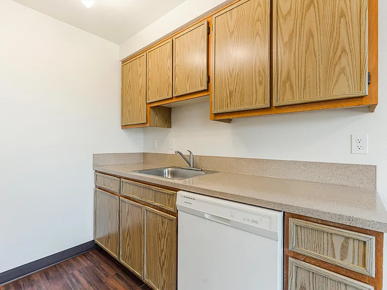 Rockwood Park Apartments — Photo 18