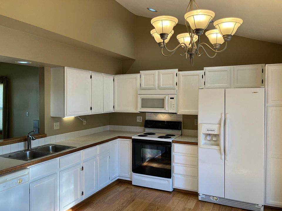 2nd image of 866 S Rustic Dr