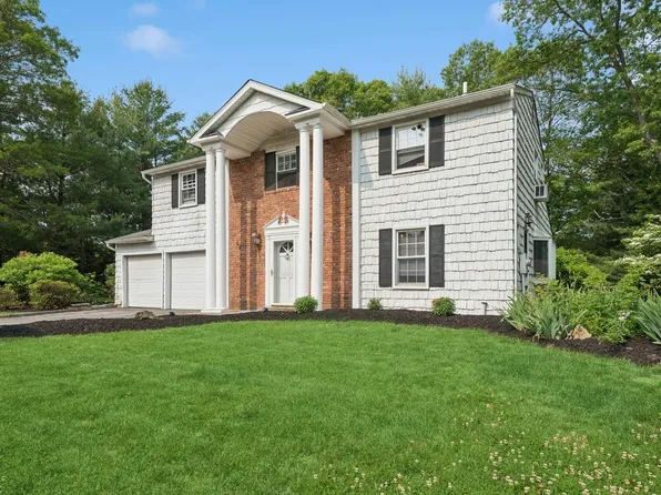 44 Woodbine Street, Coram, NY 11727