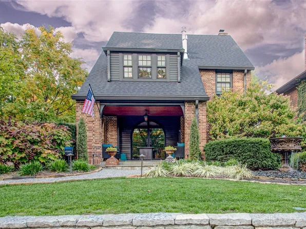 223 Oak Knoll Dr, Oakwood, OH 45419