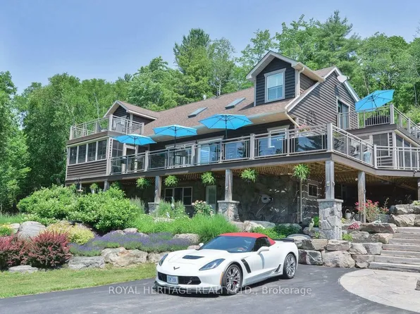 120 Hutcheson Beach Rd, Huntsville, ON P1H 1N4