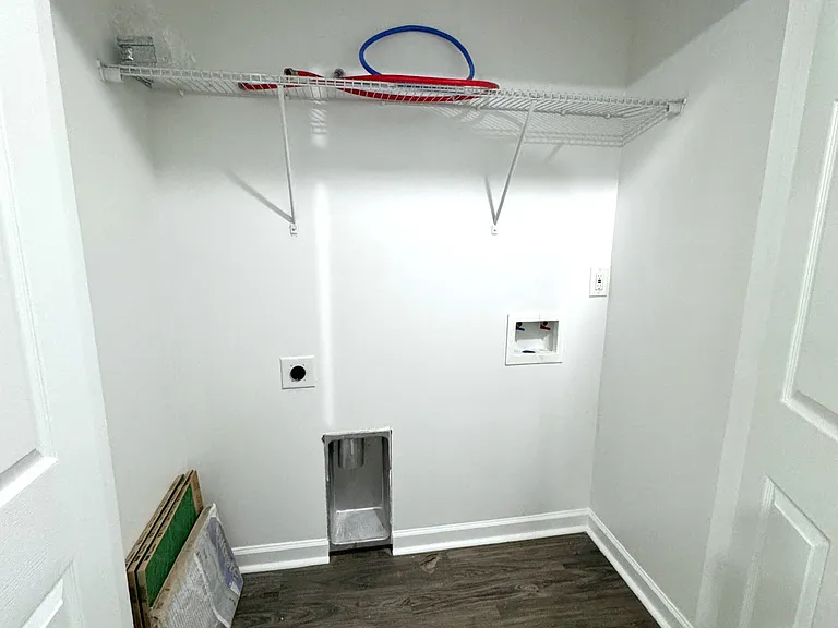 Laundry Closet w/ Hookups