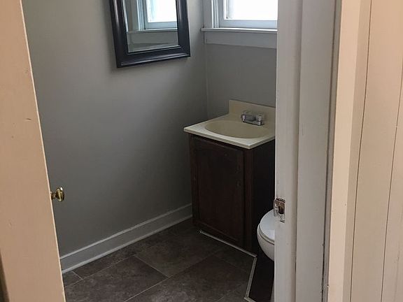 5th image of 431 S 5th St APT 1
