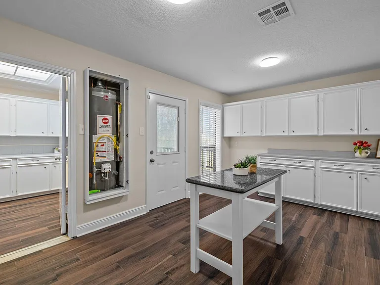 1400 Oak Hollow Dr — Photo 23