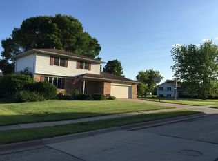 1539 6th Ave S, Clinton, IA 52732
