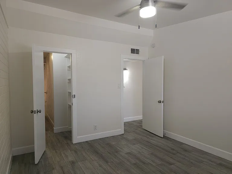 824 E Rose Ln #4 — Photo 11
