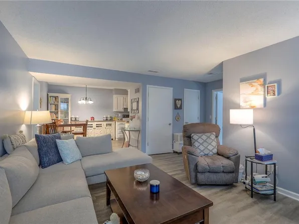 12623 W 110th Ter, Overland Park, KS 66210