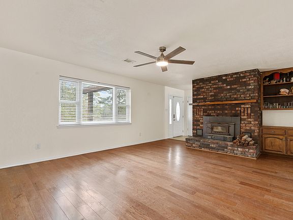 5th image of 101 Teresa Ln