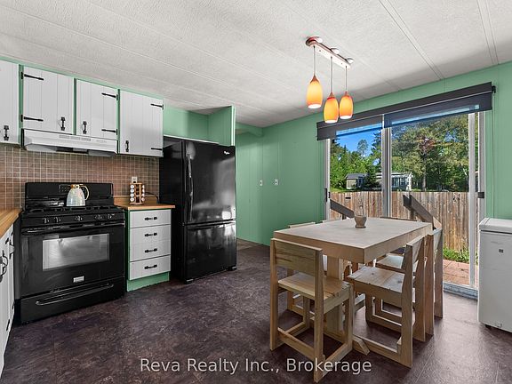 4th image of 38 Boulter Lake Rd
