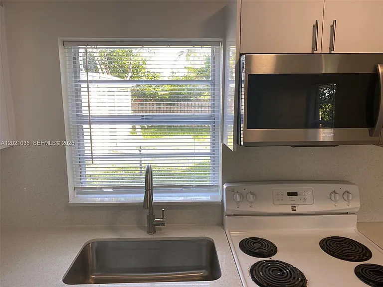 2325 N 25th Ave #2325 — Photo 8