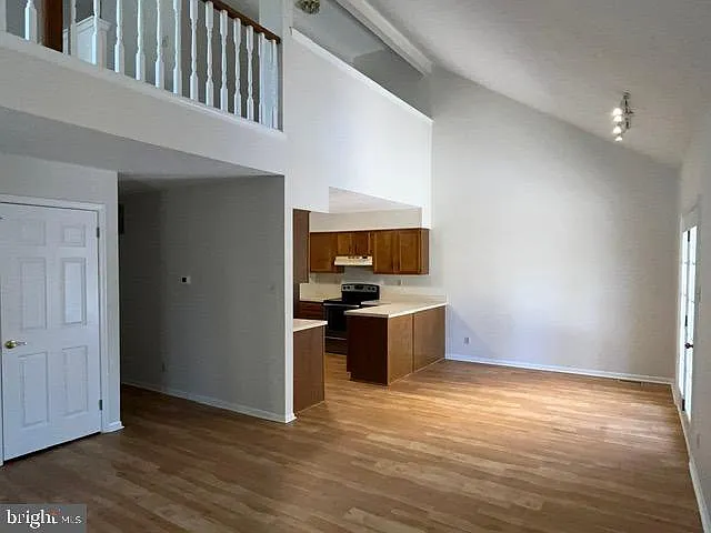 406 Williamsburg Ct — Photo 4