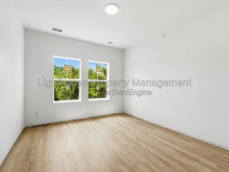Riverbend Flats Apartments — Photo 48