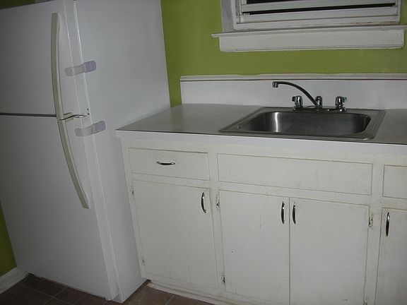 4th image of 254-08 73rd Road #2nd FL
