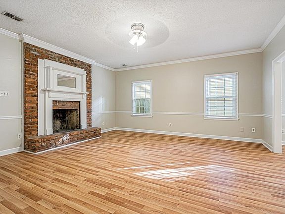 5th image of 552 Summitt St