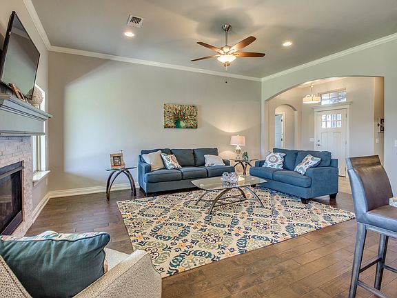 4200 SE 37th Ct Living Room