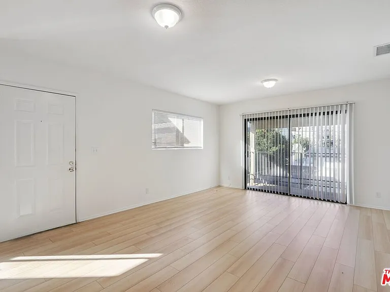 5429 Troost Ave #4 — Photo 10