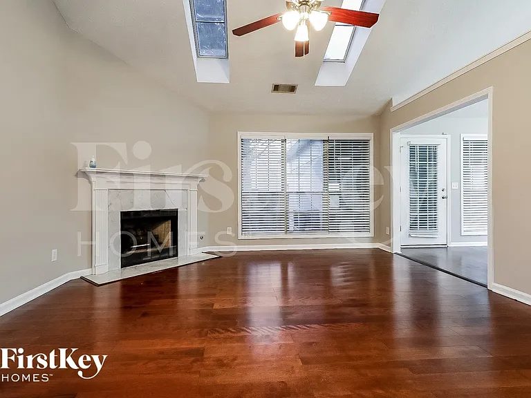 695 Avalon Forest Dr — Photo 2