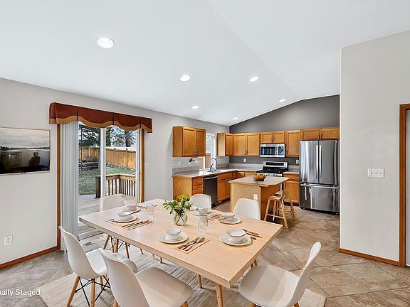 3rd image of 17419 N Edgecrest Rd