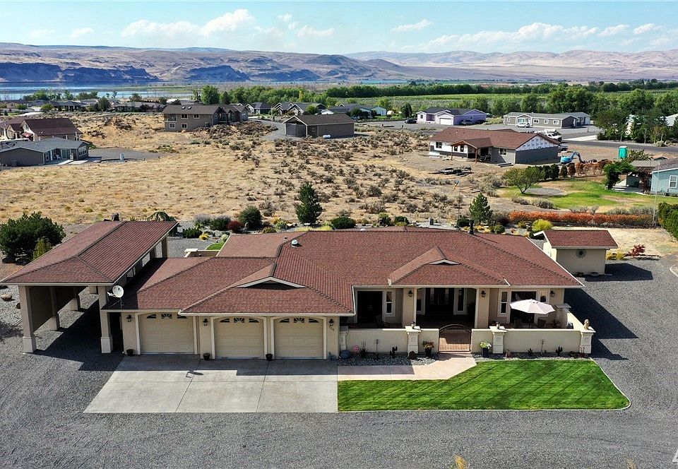 1st image of 704 Desert Aire Dr SW