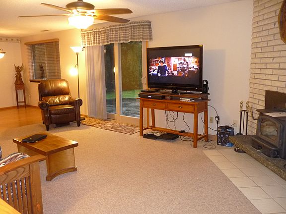 3rd image of 12618 214th Avenue Ct E