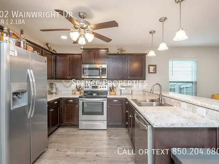 202 Wainwright Dr — Photo 5