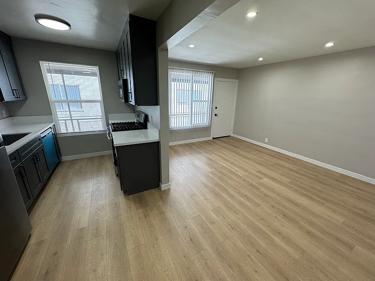 1733 Garfield Pl #12 — Photo 3