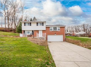 955 Vista Glen Dr, Bethel Park, PA 15102