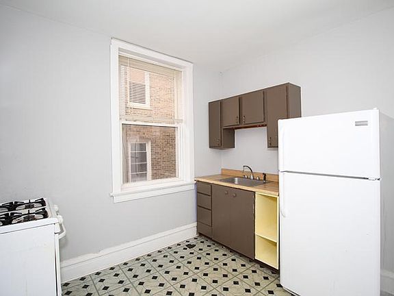 3rd image of 2646 N Albany Ave #3R