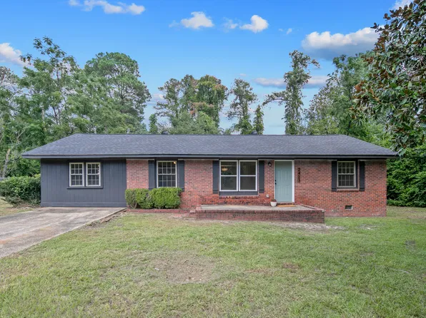 2423 George Owen Rd, Fayetteville, NC 28306