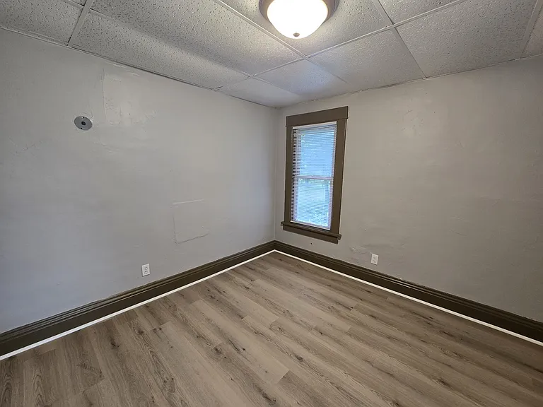 419 Bratnober St — Photo 19