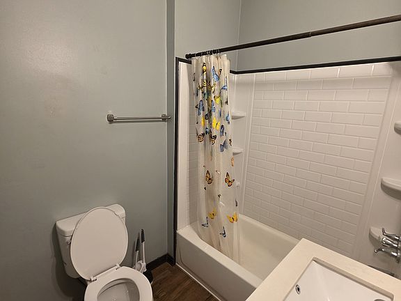 4th image of 524 S Grand Ave
