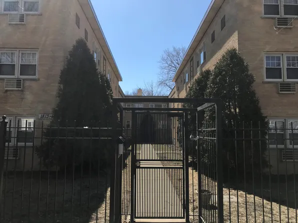 1815 W Touhy Ave APT 1, Chicago, IL 60626