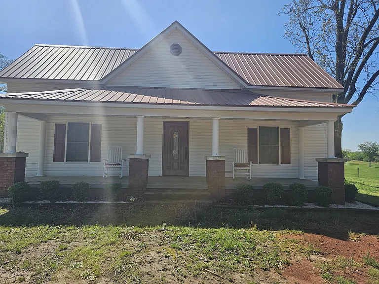 104 Finley Rd — Photo 2
