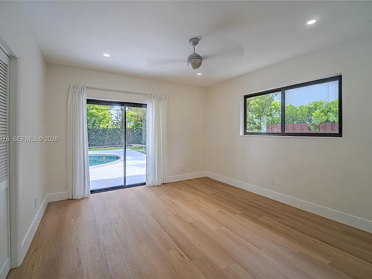 1825 Alamanda Dr — Photo 18