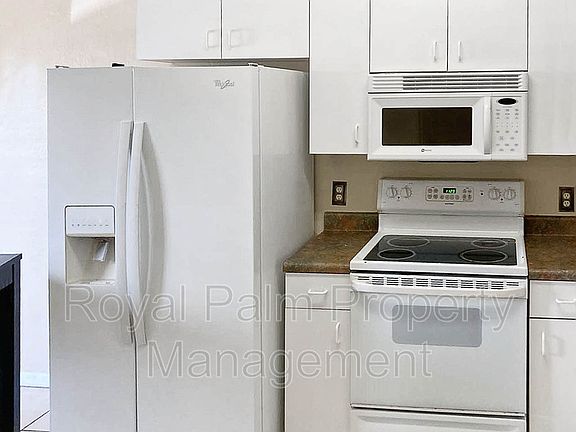 2nd image of 1239 SE 8th St Unit 4-1