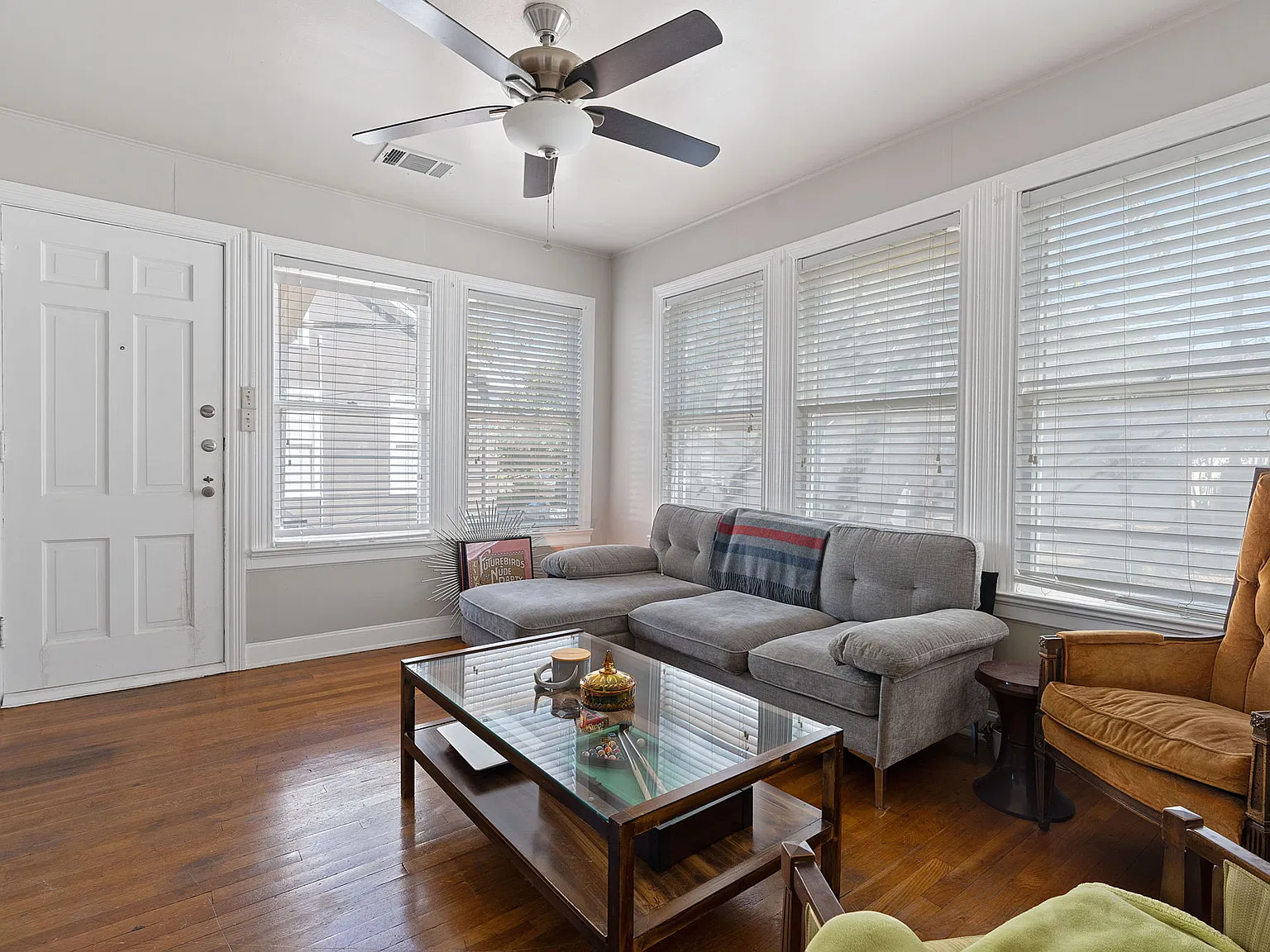 1 bed, 900 sqft, $1,700 — Photo 3