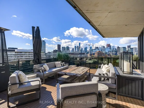 21 Lawren Harris Sq #1002, Toronto, ON M5A 0T4