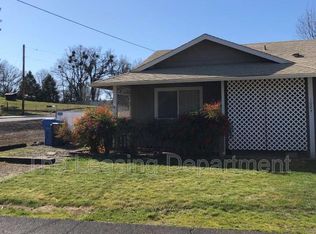 1024 S Shasta Ave, Eagle Point, OR 97524
