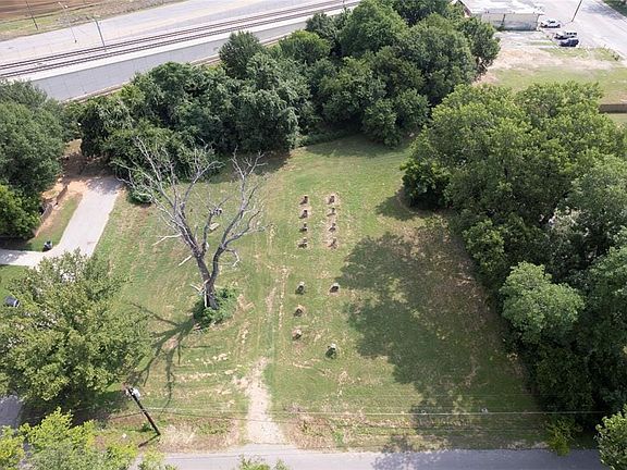 4th image of 3906 De Maggio Ave