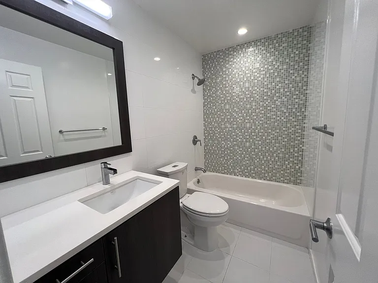 1822 K St #3 — Photo 9