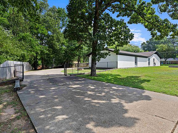 4th image of 3301 Rockbrook Dr