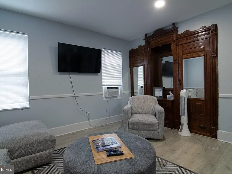 1217 N King St — Photo 7