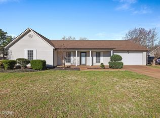9 Derbyshire Dr, Jackson, TN 38305